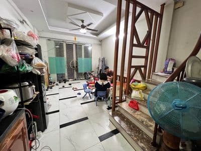Bán nhà Hoàng Mai, ngõ ba gác, 30m, 4 tầng