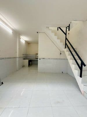 Nhà trệt lầu 2PN hẻm Da Liễu đường 3/2 3,5 triệu