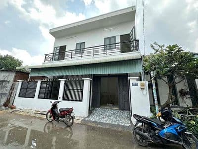 Bán nhà 2 tầng - cạnh chợ long phước - 3.3 tỷ