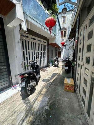 bán gấp nhà 3 tầng hẻm 84 Bùi Quang Là
