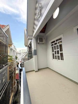 Mễ cốc p15 q8 / trệt 2 lầu đúc btct / dt sử dụng 200m2