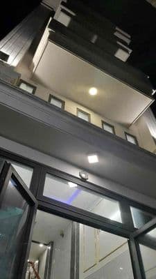 Gần chợ đầu mối - tỉnh lộ 43 - nhà đẹp 2lầu 4pn đường oto
