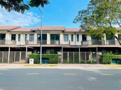 Bán gấp nhà phố sổ sẵn, hỗ trợ vay lãi suất thấp, hàng xóm ở 60%