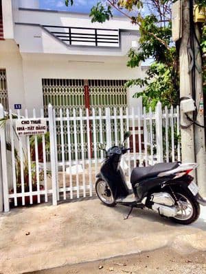 cho thuê nhà mặt tiền ngay ngã tư đường Lạc Long Quân - Lý bôn