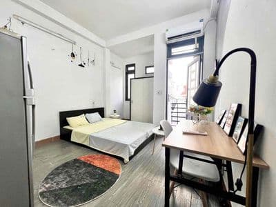 Căn hộ dịch vụ đầy đù nội thất, ban công gần emart phan huy ích