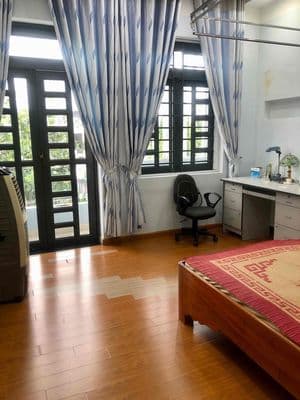 Bán nhà phố mặt tiền hẻm xe hơi