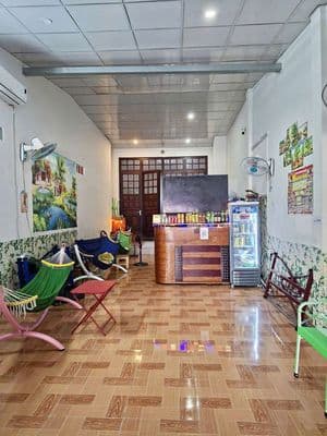 Hoàng quốc việt, dt 90m2 ngang 4,5 vị trí đắc địa, kd gì cũng được