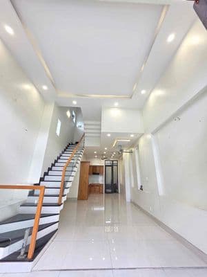 Đối diện vincom thủ đức- võ văn ngân linh chiểu nhà 2 lầu 4pn 4wc ở +v