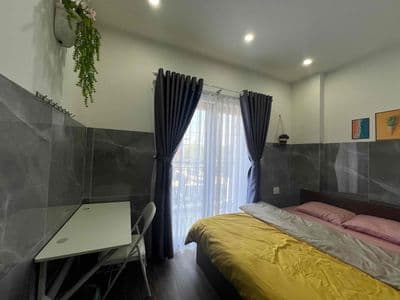 Căn ban công tách bếp
