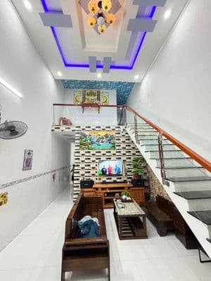 Bán nhà 1 trệt 1 gác đúc ( sc) gần chợ hoá an. dt: 64m2. giá: 1ty150
