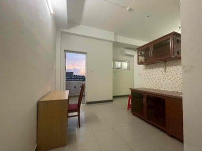 Studio ban công tách bếp rộng 35m2 gần TDTU, RMIT