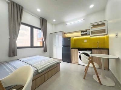 Căn hộ_Full nội thất_Cửa sổ to thoáng ánh sáng tự nhiên_phòng mới sạch
