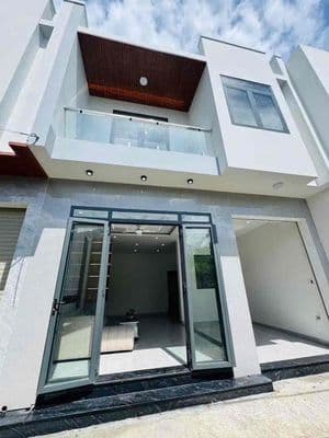 Nhà phố hiện đại 1t1l sổ thổ cư full nội thất đường xe hơi hỗ trợ bank