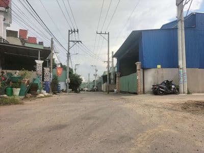 bán gấp xưởng 720m2 đang cho thuê 40t giá mềm có 11,2 tỷ thôi ạ
