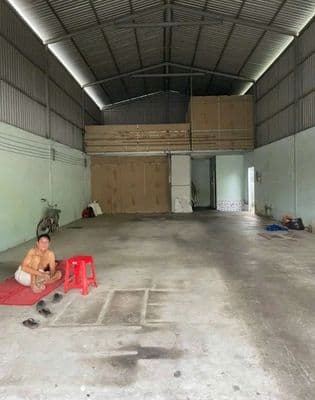 Kho,xưởng 13x16m (208m²) giá 15tr/t, ngay lê trọng tấn