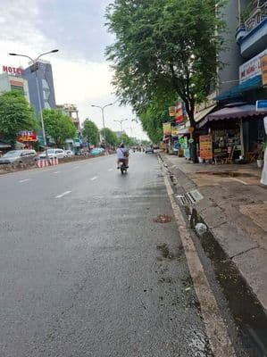 Cho thuê mtkd 6x40m y hình đường lê trọng tấn