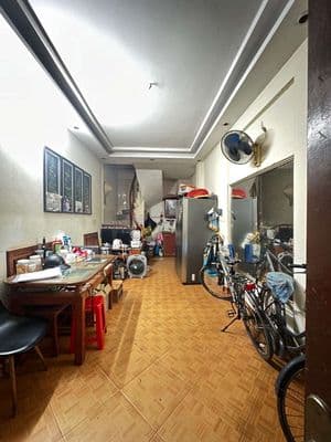 Bán gấp nhà 25m 5 tầng gần chợ linh nam