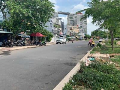 Cho thuê 12 tr/tháng — dt 3m x 20m (nở hậu 3.5m) — mt ba đình p8 q8