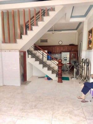 Nhà rộng sân xe hơi, dt 6*20, trệt, 2 lầu, 3pn rộng, đường xe tải
