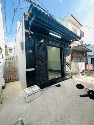 Bán nhà đường Phạm Hùng C3 DT.4m2×15m } Nhà trệt 2 Phòng 1toilet hẽm4m