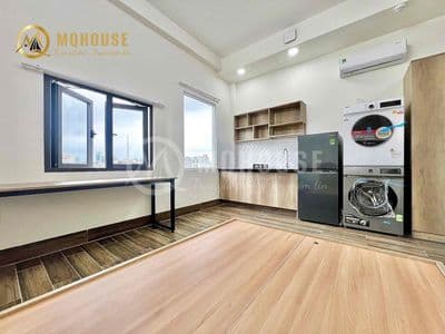 Studio thang máy , có máy giặt + sấy riêng , cửa sổ trời