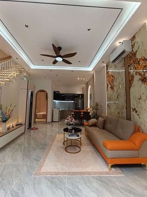 Kiếm nhà rộng ,nở hậu , pn tầng trệt ,tt gò vấp