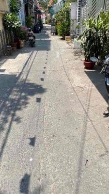 Nhà Ngang Khủng Có P Ngủ Tầng Trệt Hoàn Công Đủ Hẻm 4m