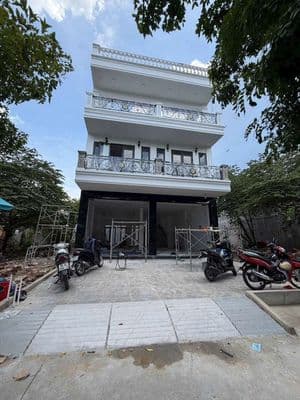 Nc. cho thuê nhà 8x21m 3 lầu 4pn 5wc ngay eon tân phú mới 100% y hình