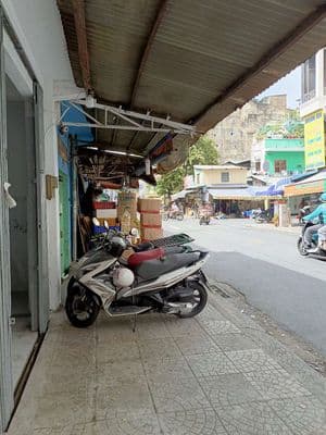 MT buôn bán tự do ngay Chợ , Bến xe