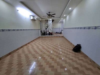 Nhỉnh 4t có nhà 2 tầng 76m2 gần mt phạm văn đồng, dt khủng nở hậu