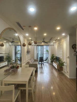 Cho thuê căn 2PN Emerald - Celadon City giá tốt