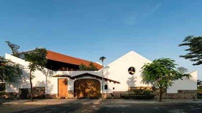 Cho thuê căn villa sân vườn 528m2 4 phòng ngủ khu phước long giá 40 tr