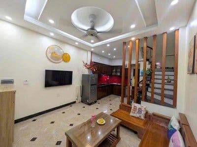 Cho thuê nhà nguyên căn tại ngọc thụy 3pn- ô tô đỗ gần nội thất đầy đủ