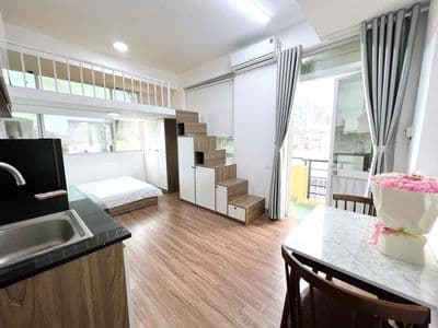 Cho thuê duplex ban công gần đại học ueh, huflit,..