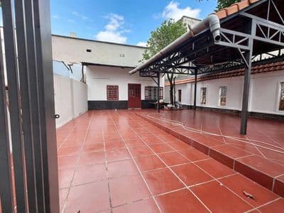 Nhà sân vườn hồ văn long hẻm 4m