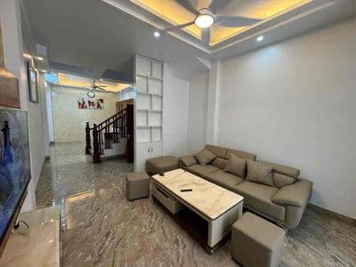Vào ở ngay nhà Nguyễn Đức Cảnh, căn góc 2 mặt thoáng, bagac đỗ cửa.