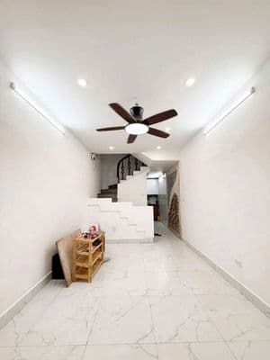 Cho thuê nhà ngõ thịnh quang, đống đa – 35m² x 5 t – 6 pn – 16 tr/th