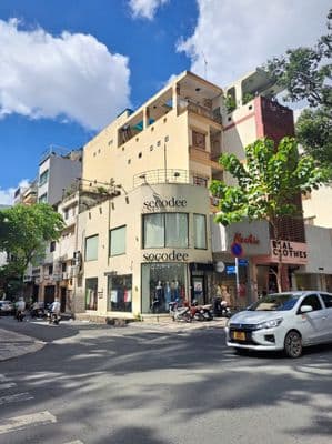 Shop góc 2MT Nguyễn Trãi, Bến Thành, Q1. Dt: 5x20m, Kc: trệt 1 lầu