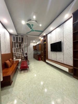 Cho thuê nhà 5 tầng 5 ngủ Nam Dư, Hoàng Mai, 10tr
