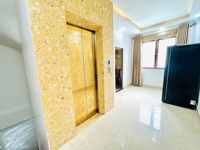Cho thuê nhà Tôn Đức Thắng, Đống Đa, có thang máy, ô tô đỗ cửa