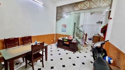 Cho thuê nhà 40m2 x 4 tầng ngõ Thịnh Quang, Đống Đa