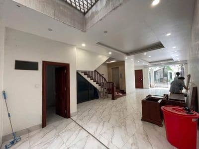 Cho thuê nhà 6 tầng thang máy Hoàng Quốc Việt, Cầu Giấy