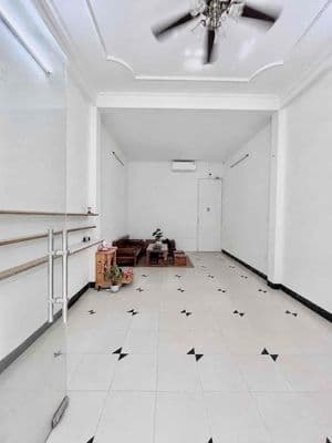 Cho thuê mbkd tầng trệt 39 lê lợi