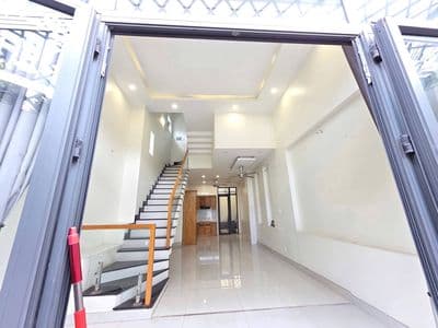 Nhà 3PN. 4WC - Gần VinCom + Ngã 4 Thủ Đức