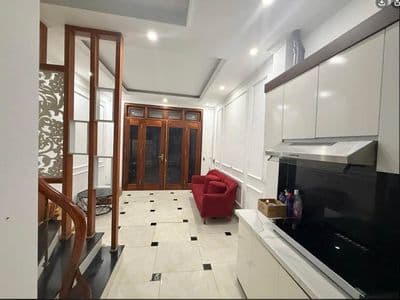 Cho thuê nhà Tôn Đức Thắng - Đống Đa, 30m² x 5 tầng, full nội thất
