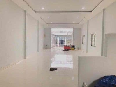 Cho thuê kho 10tr/th DT: 10x20 ( có phòng , bếp ) Sát KCN Vĩnh Lộc