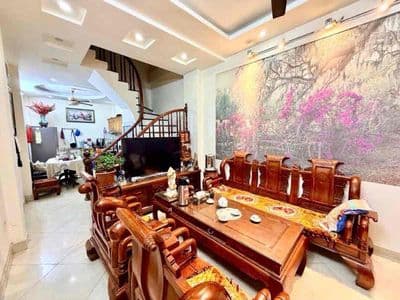 Bán Nhà Vĩnh Hưng 5 Tầng Sổ đỏ giá 3,3 Tỷ, 4 Ngủ