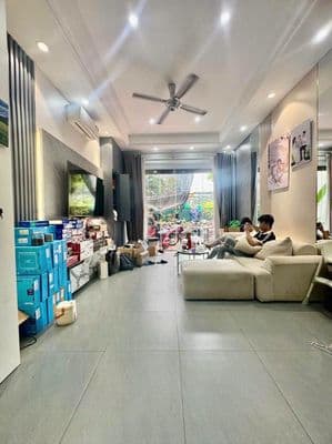Nhà đẹp 39m2 5 tầng cạnh chợ Hoa, gần Galaxy Vạn Phúc