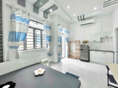 Cho thuê căn hộ full nội thất ban công ngay khu phan xích long
