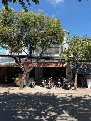 Thuê Nguyên Căn Lê Văn Lương vị trí đẹp kinh doanh